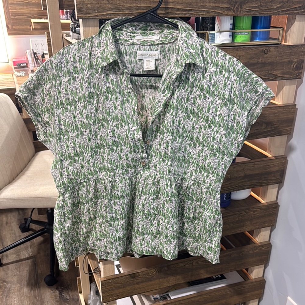 Universal Thread Green Floral Button Down Shirt